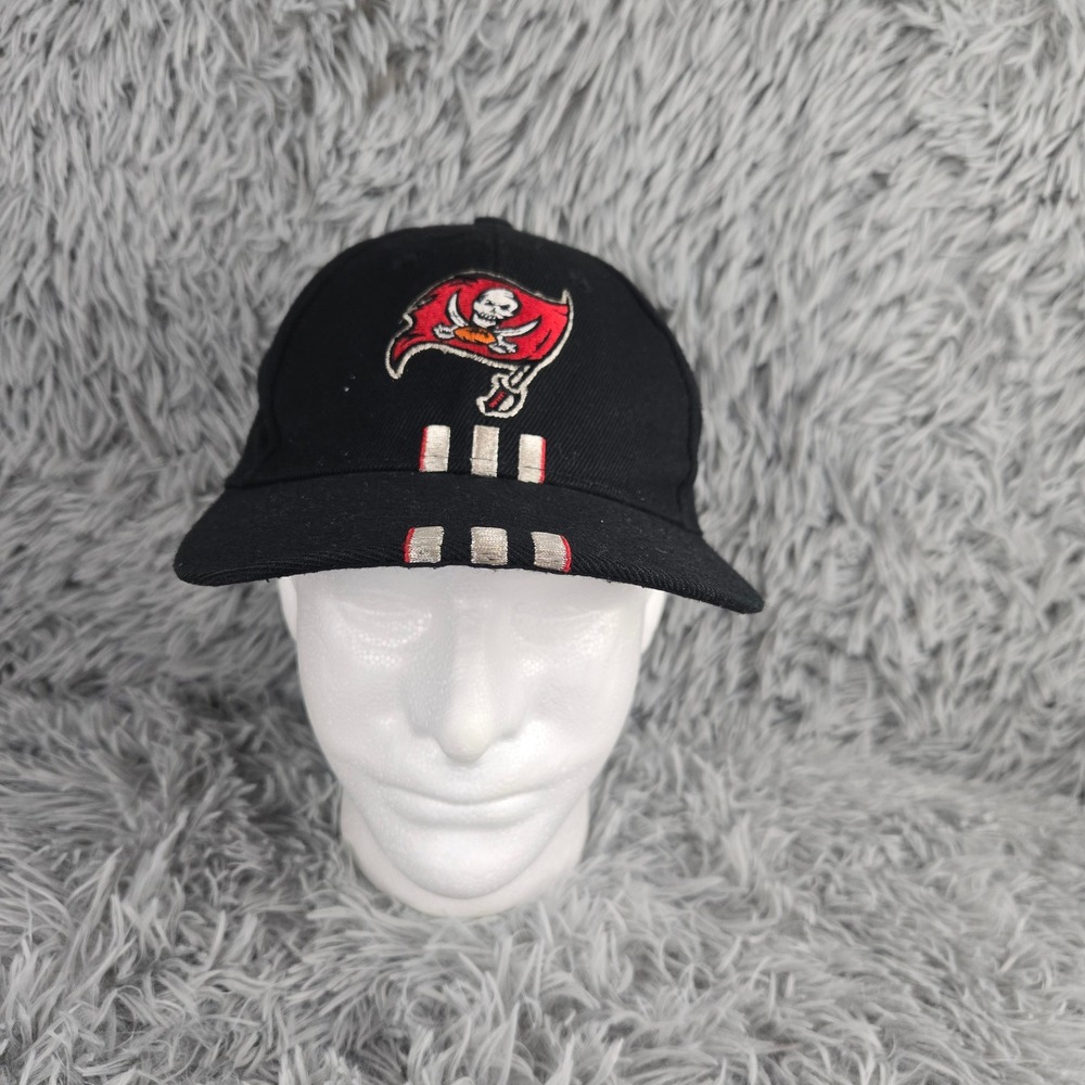 Adidas Tampa Bay Buccaneers Hat Mens 7 3/8 Black Vintage NFL Pro Line Fitted Cap